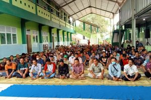 SARASEHAN DENGAN WALI SISWA SEBELUM PENGAMBILAN RAPOR DI MTsN 3 SRAGEN